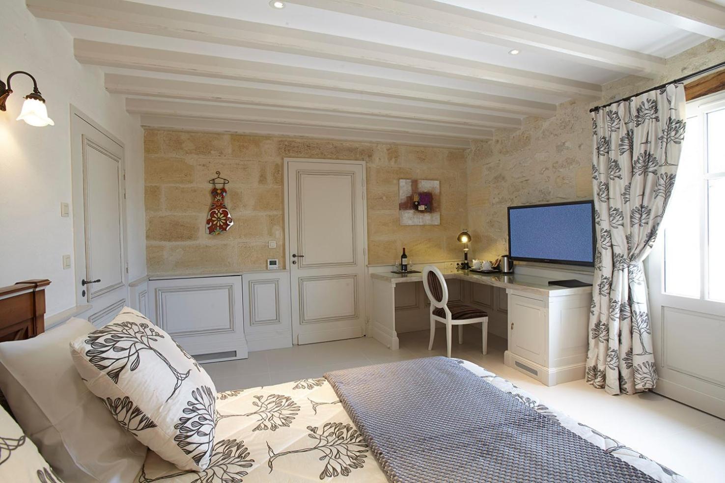 Château La Rose Perrière Lussac (Gironde) Quarto foto